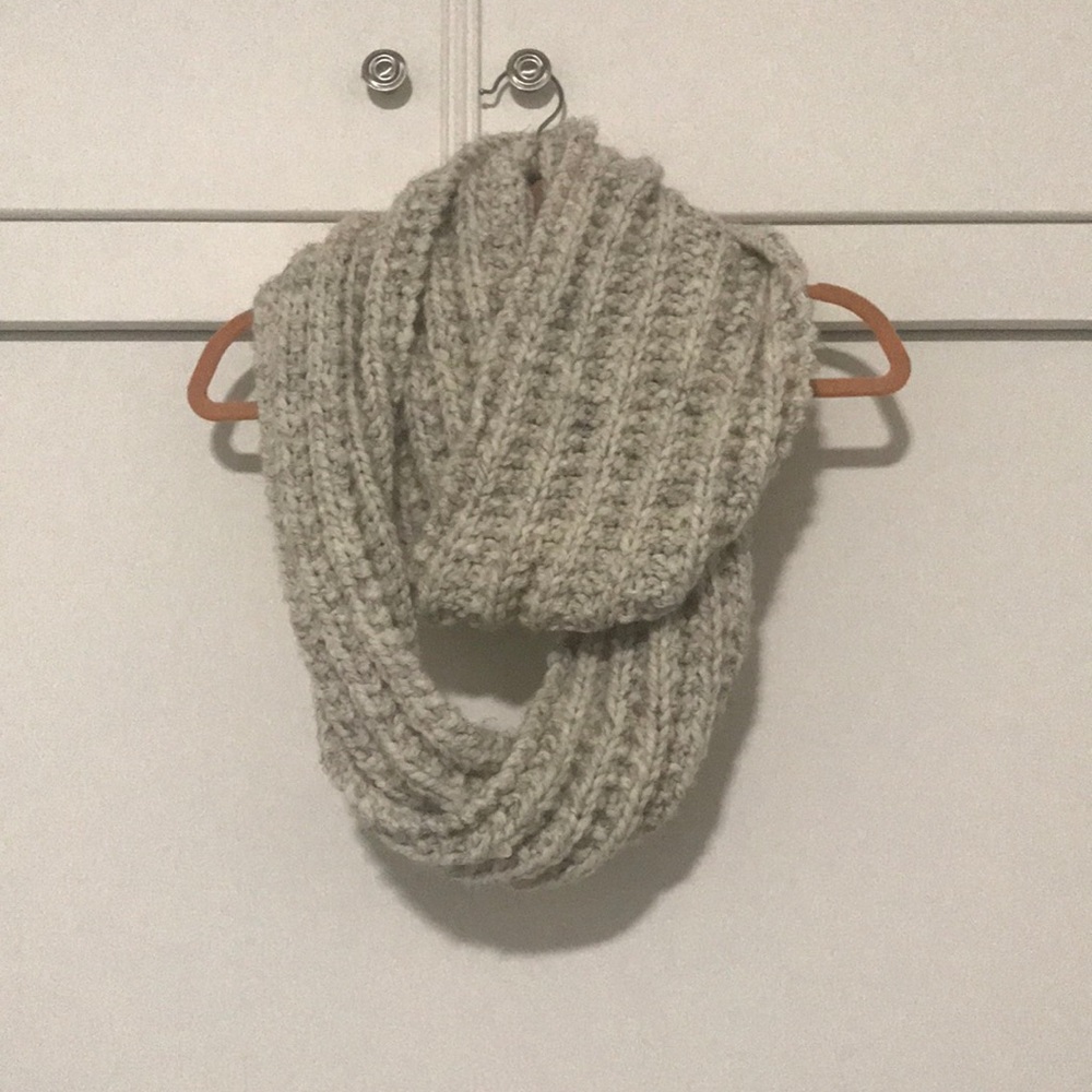 Thick wool knitted infinity scarf